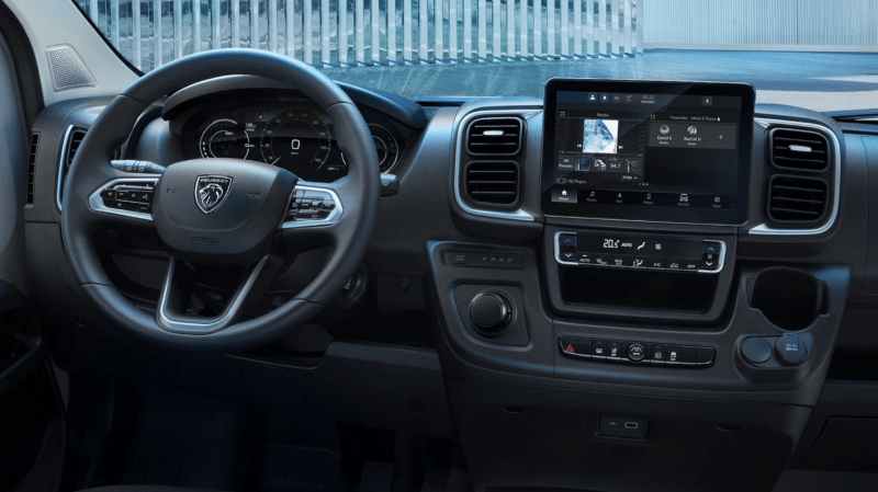 New Peugeot Boxer Dash Techno View